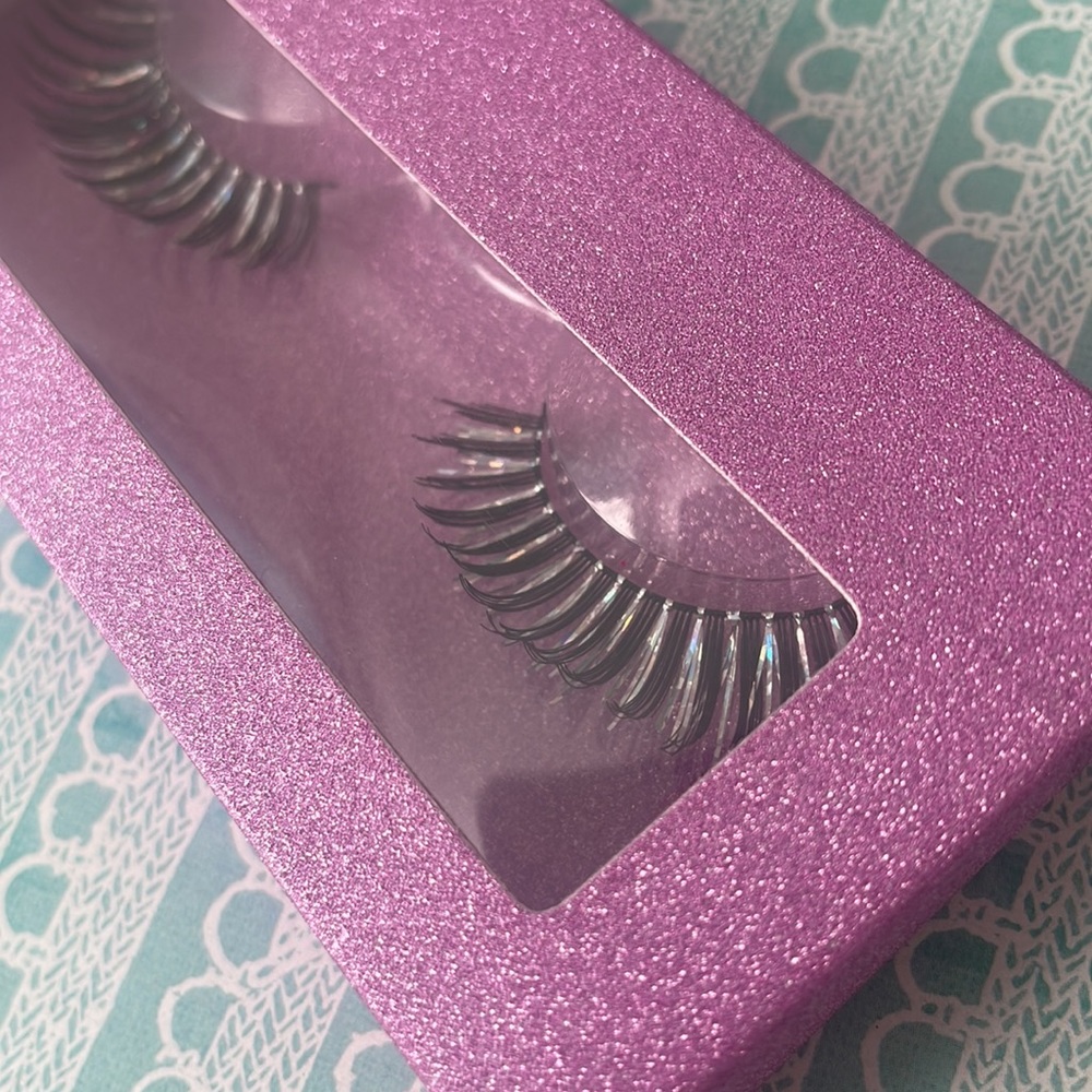 Nia Lashes - Picture 2 of 2